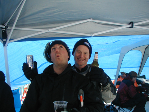 2guysdrinkingsm.jpg